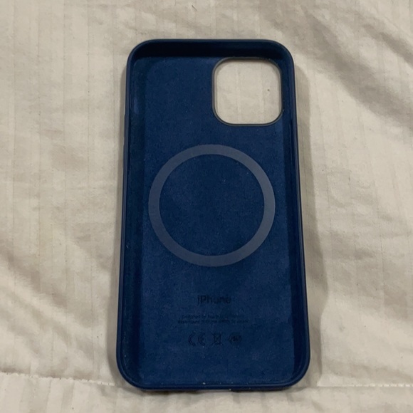 iPhone 12 Pro Silicone MagSafe Case Deep Navy - Picture 2 of 5